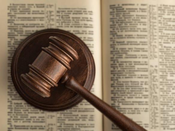 Judecătorul interzice unei mame din SUA să-și ducă fiica la biserică