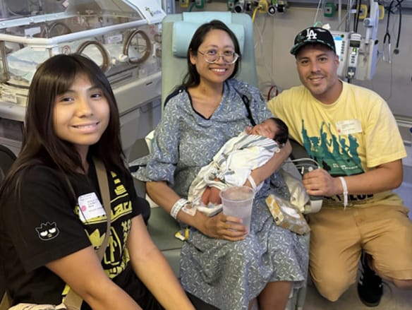 Miracol medical: Bebeluş ascuns în spatele unui chist ovarian