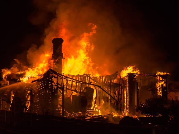 Din ruină la speranță: un an de la incendiile din Los Angeles