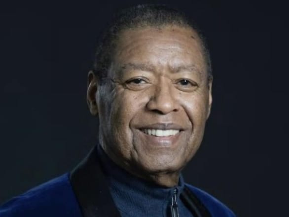 O legendă a muzicii cântă acum în cer