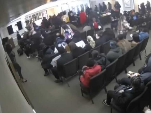 Pastorul care a calmat un bărbat înarmat la o înmormântare