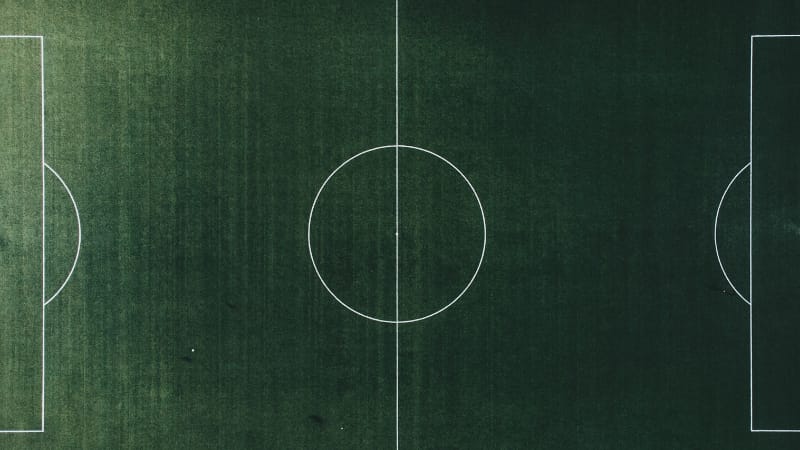 Adversarii se roaga impreuna la Campionatul Mondial de fotbal
