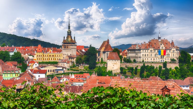 Tineri din 12 țări contribuie la conservarea Cimitirului Evanghelic din Sighișoara